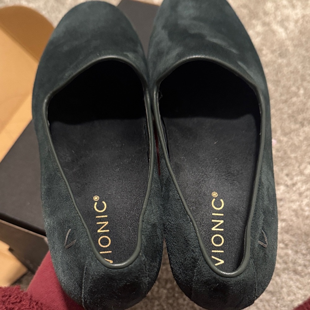 Vionic Women's Elegant Black Loafers - Picture 6 of 7